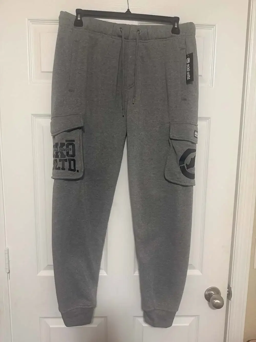 Ecko Unltd. World Famous Graphic Fleece Cargo Joggers